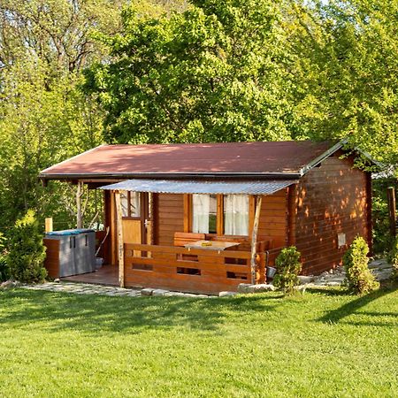 Cozy Wood Hut On The Farm Villa Trebivlice Eksteriør bilde