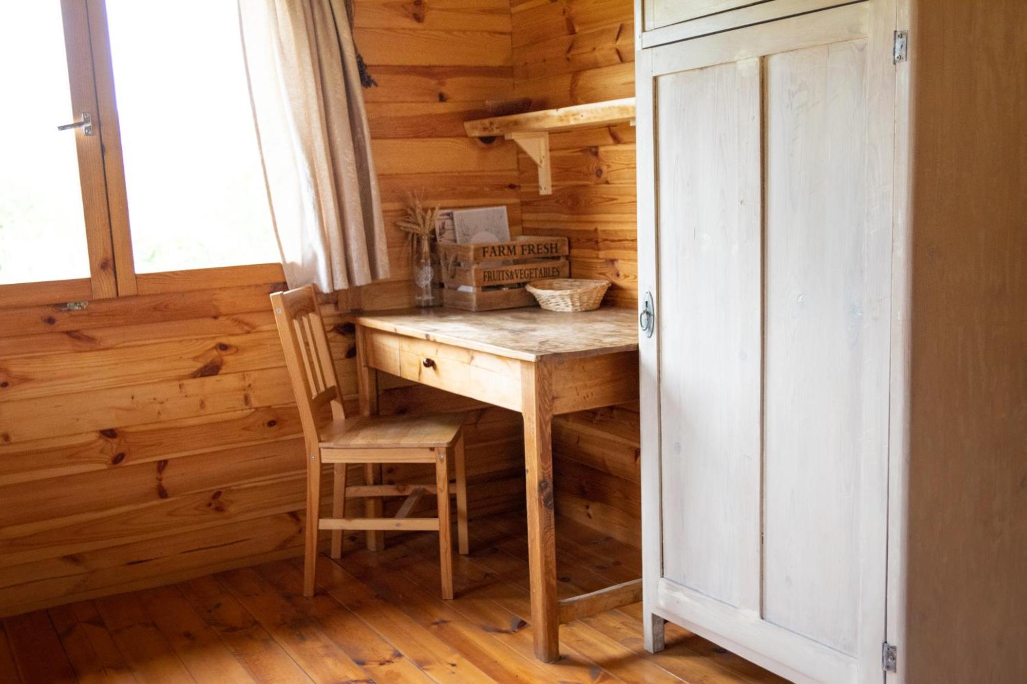 Cozy Wood Hut On The Farm Villa Trebivlice Eksteriør bilde