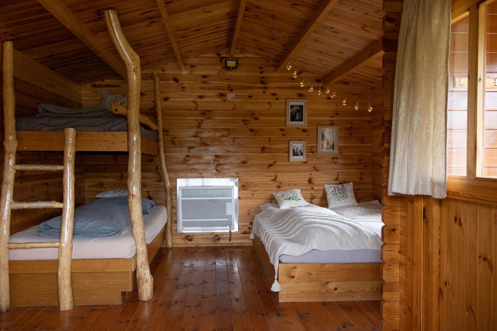 Cozy Wood Hut On The Farm Villa Trebivlice Eksteriør bilde