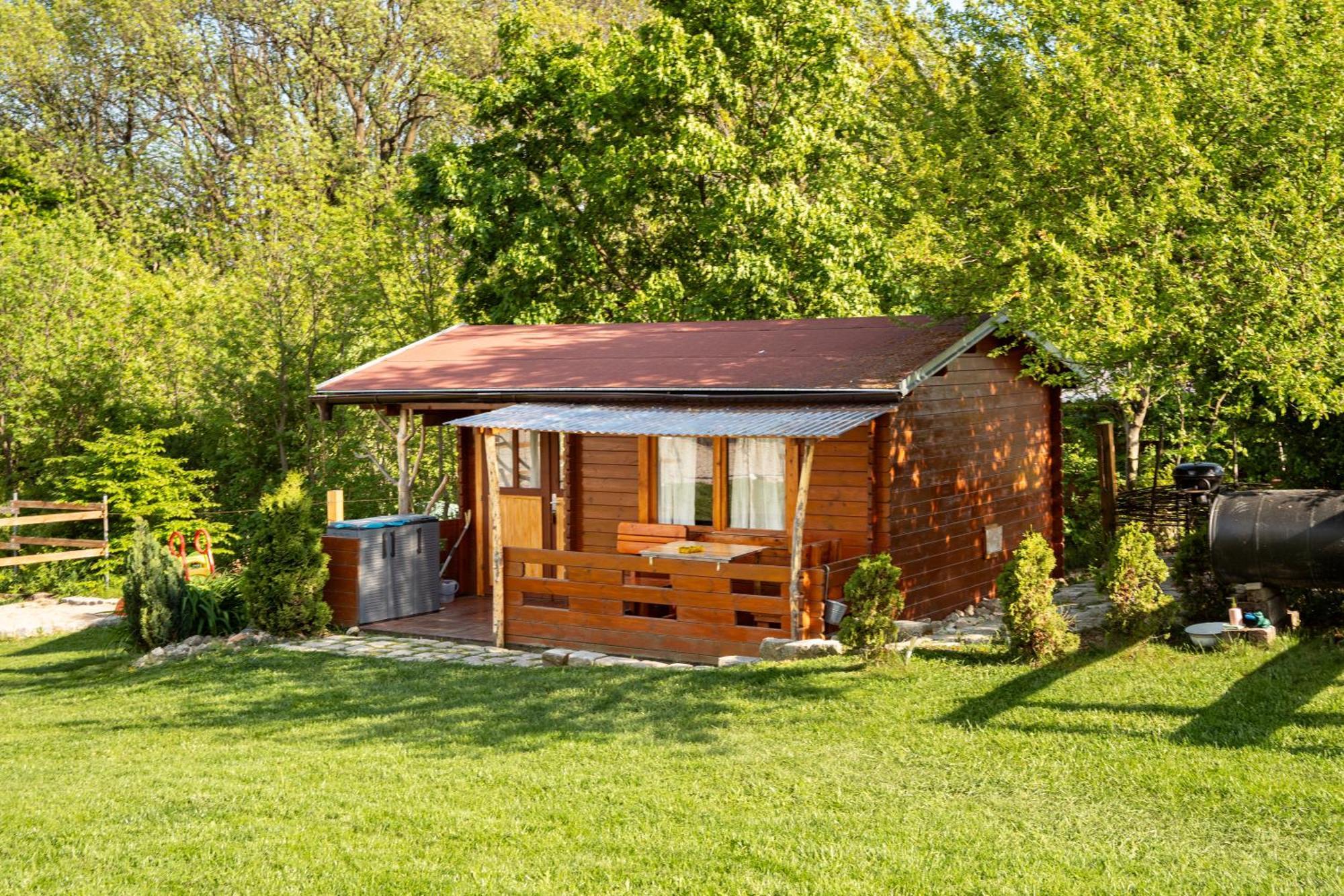 Cozy Wood Hut On The Farm Villa Trebivlice Eksteriør bilde